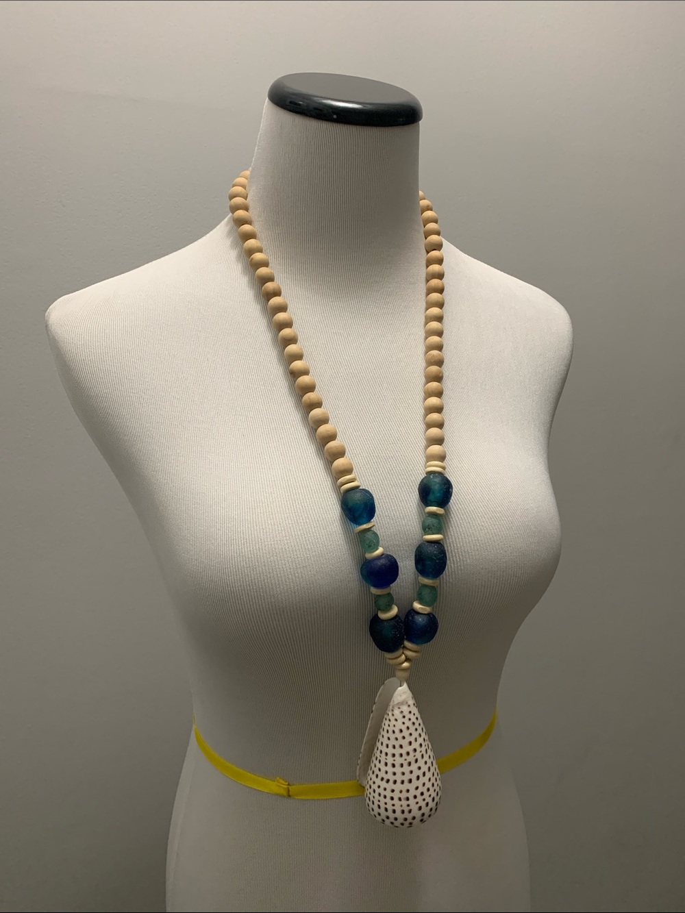 EUC Happy Tassels shell necklace